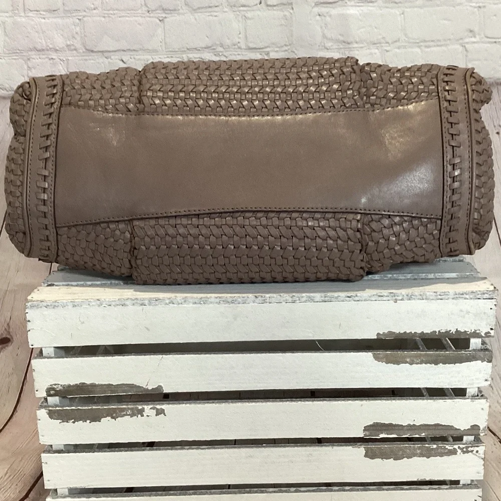 2043. Coach 19646 Madison Caroline Dowel Satchel EUC